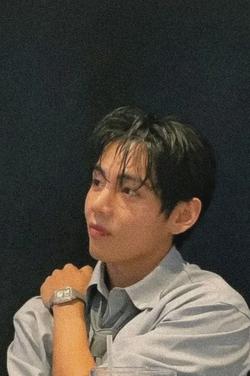 Flipped Chat AI – Sembang dengan Taehyung 