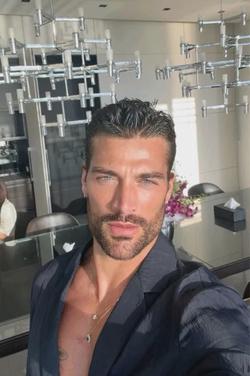 Αναστροφή συνομιλίας AI – Συζήτηση με Caspian Thorne