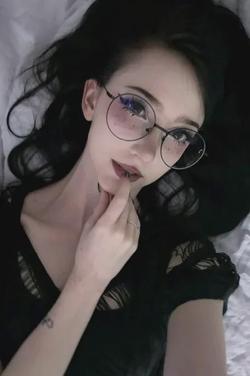 Flipped Chat AI – Чат с Lyra Vane