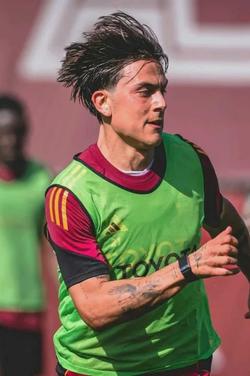 Flipped Chat AI – Chat cu Paulo Dybala