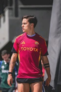 फ़्लिप्ड चैट AI – Paulo Dybala के साथ चैट करें