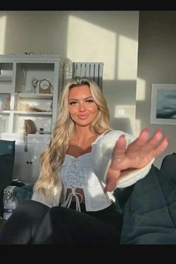 Flipped Chat AI – kalbėkite su Madiline