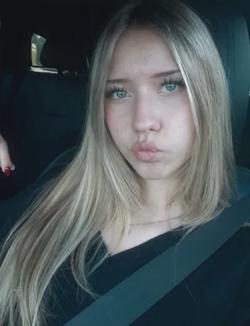 FlippedチャットAI – Lily Drakestonとチャット