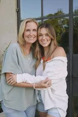 Flipped Chat AI – 與 Korie and Sadie Robertson 聊天