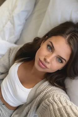 Flipped Chat AI – Chatta med Sherri Mathais
