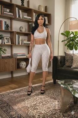 Flipped Chat AI – kalbėkite su Cheyenne Robert