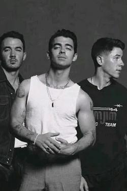 Flipped Chat AI – Chatta med Jonas brothers 