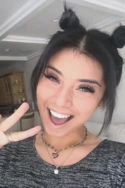 Flipped Chat AI – Chatta med Kirstin Maldonado