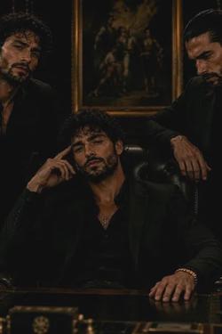 Çevrilmiş Sohbet Yapay Zekası – Santino, Vittorio,Nico Morettiile sohbet edin