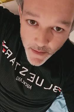 Flipped Chat AI – 與 Osk1taa  聊天