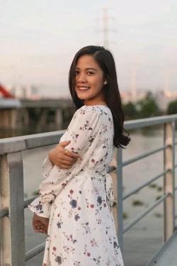 Flipped Chat AI – Чат с Beverly Aquino 