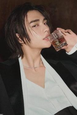 Flipped Chat AI – Chat dengan Hyunjin🥟
