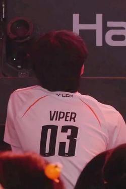 AI trò chuyện đảo ngược – Trò chuyện với Park Do-Hyeon (Viper)