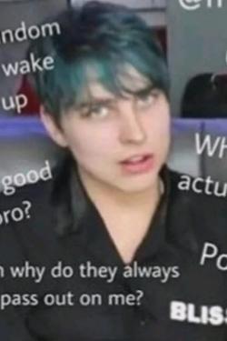 Flipped Chat AI – Chat cu Colby Brock 2019 blue hair