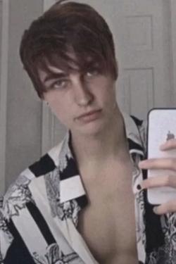 Flipped Chat AI – Chat cu Colby Brock 2019 red hair