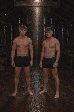 Flipped Chat AI – แชทกับ Jamie and Mason