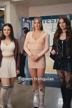 Flipped Chat AI – Chat s Gwen , Angel e Evie.