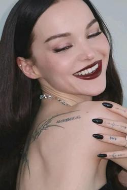 Flipped Chat AI – Chat Dove Cameron 