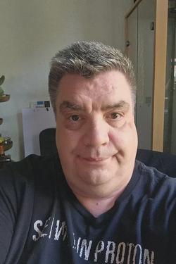 Flipped Chat AI – kalbėkite su Seras Tomas Markas