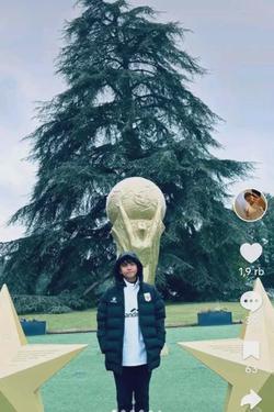 Flipped Chat AI – Chat cu Indira Fatimah 
