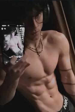 FlippedチャットAI – Nate Crosierとチャット
