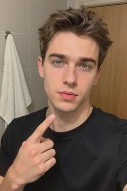 FlippedチャットAI – Kaelen Thorneとチャット