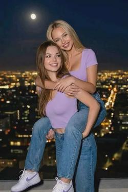 Flipped chat ai - makipag -chat sa Mira und Lisa 