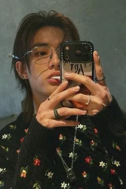 Flipped Chat AI – razgovarajte s Hyunjin ~dogovoreni suprug~