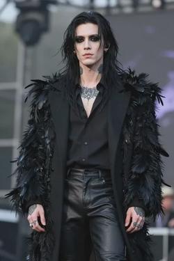 फ़्लिप्ड चैट AI – Julian „The Crow“ Knox के साथ चैट करें