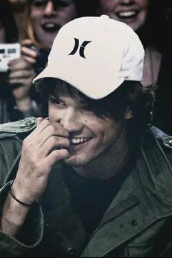 Flipped Chat AI – Bate-papo com Sam winchester 