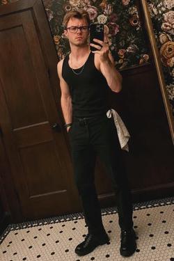 Flipped Chat AI – Bate-papo com Henry Bowers (gay)