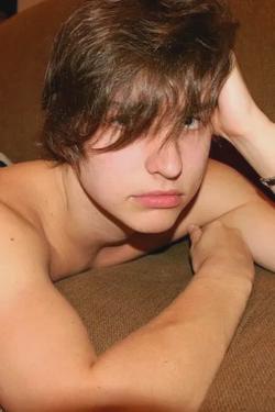 फ़्लिप्ड चैट AI – Colby Brock 2018 के साथ चैट करें