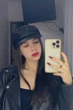 Flipped Chat AI – Chatta con 𝐸𝑙𝑒𝑛𝑎