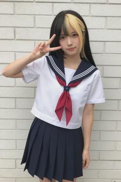 Flipped Chat AI – Lucia Valdemar와 채팅