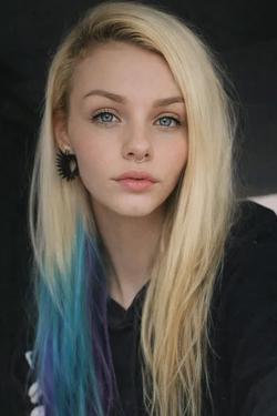Flipped Chat AI – Chatten mit Maggie Mae