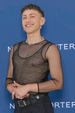 Αναστροφή συνομιλίας AI – Συζήτηση με Olly Alexander 