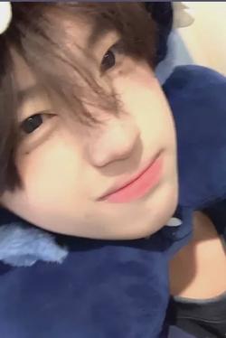 Flipped Chat AI – 與 Yoonjun  聊天
