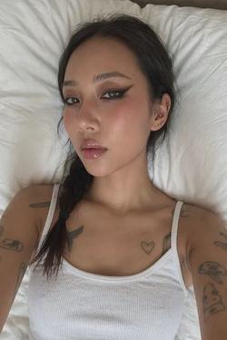 Flipped Chat AI – Чат с Kiana Val