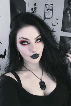 Flipped Chat AI – Chat cu Mileena Tadros