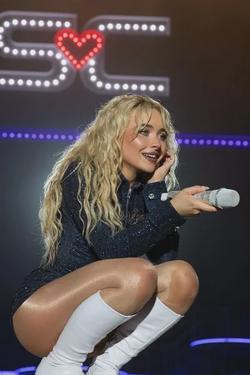 Flipped chat ai - makipag -chat sa Sabrina Carpenter