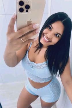 Flipped Chat AI – kalbėkite su JULIA MORALEZ