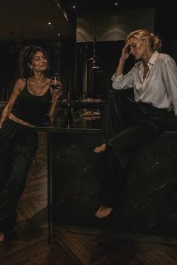 Flipped Chat AI – Chatta med Anastasia Volkov & Zofia 