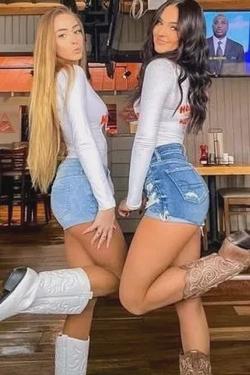 Flipped Chat AI – Chatear con Chloe y Amber