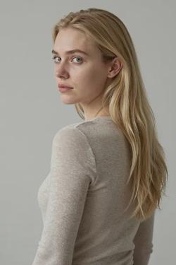 Flipped Chat AI – Chatta med schwedische Göttin
