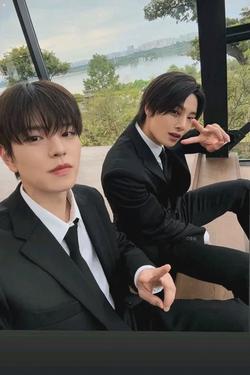 Flipped Chat AI – Chat with Seungmin and Jeongin