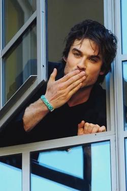 Flipped Chat AI – Chat cu ian somerhalder