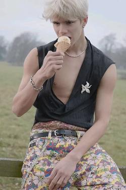 Flipped Chat AI – Chat s Romeo Beckham