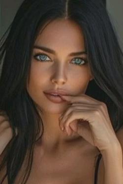 Flipped Chat AI – kalbėkite su Selene Rojas