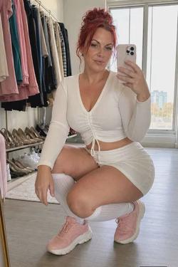 Flipped Chat AI – kalbėkite su Lara Hollenstein