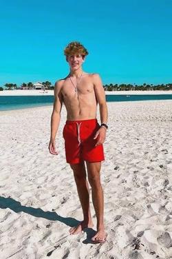 Flipped Chat AI – Chat dengan Carson Johns